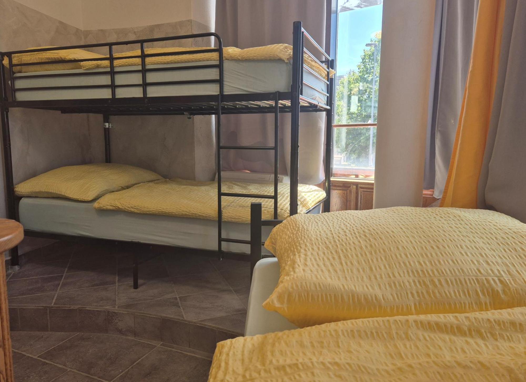Bled Lesce Station Rooms And Beds Exteriör bild