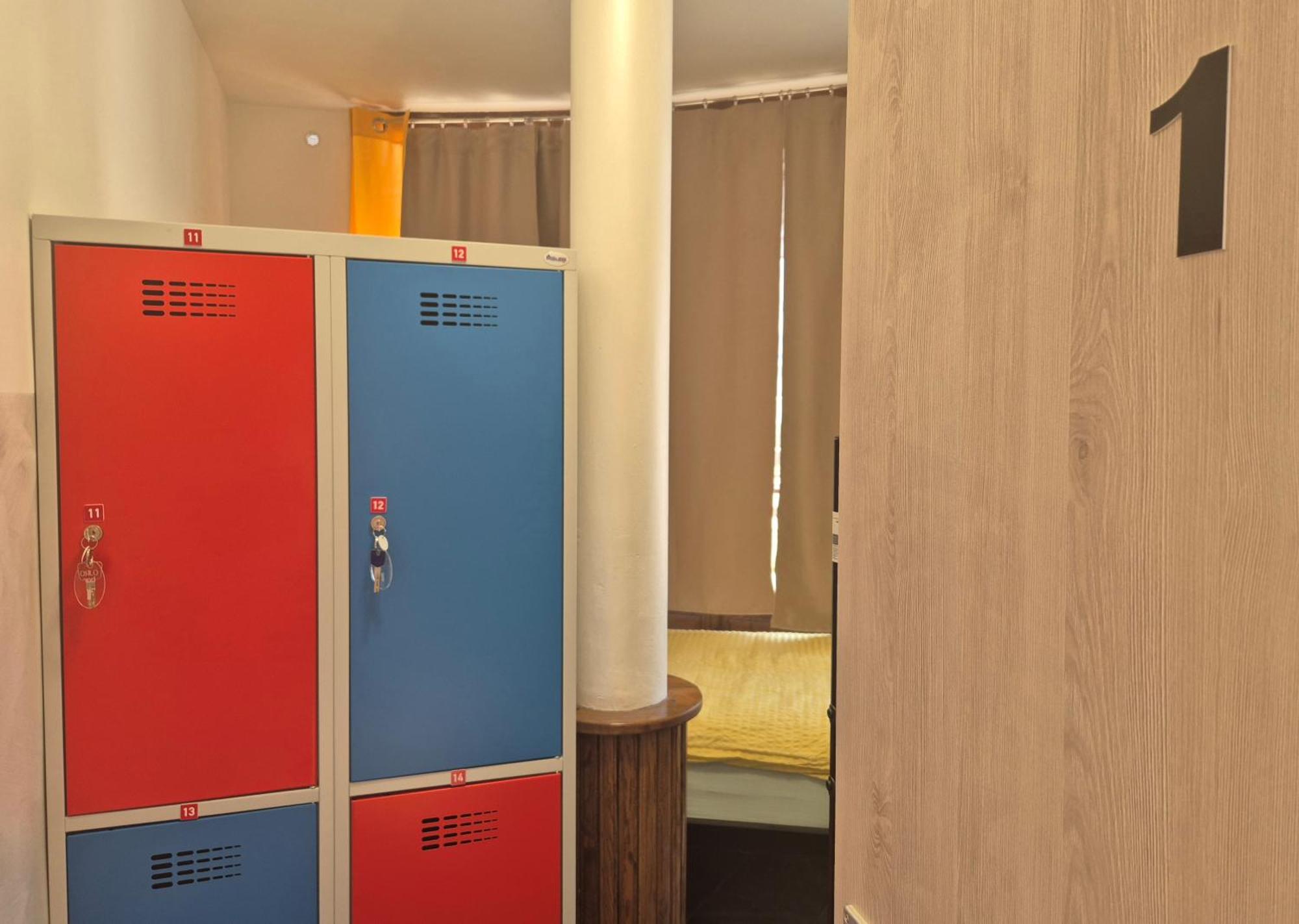 Bled Lesce Station Rooms And Beds Exteriör bild